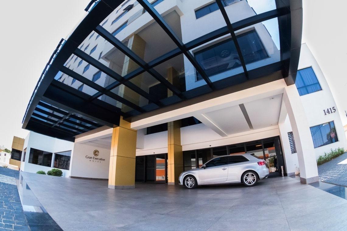 Uberlândia Gran Executive Hotel מראה חיצוני תמונה